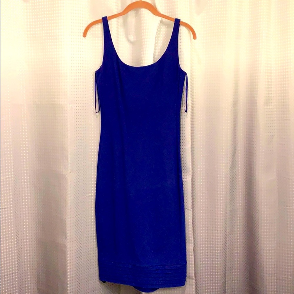 Diane Von Furstenberg size 2 body on blue dress